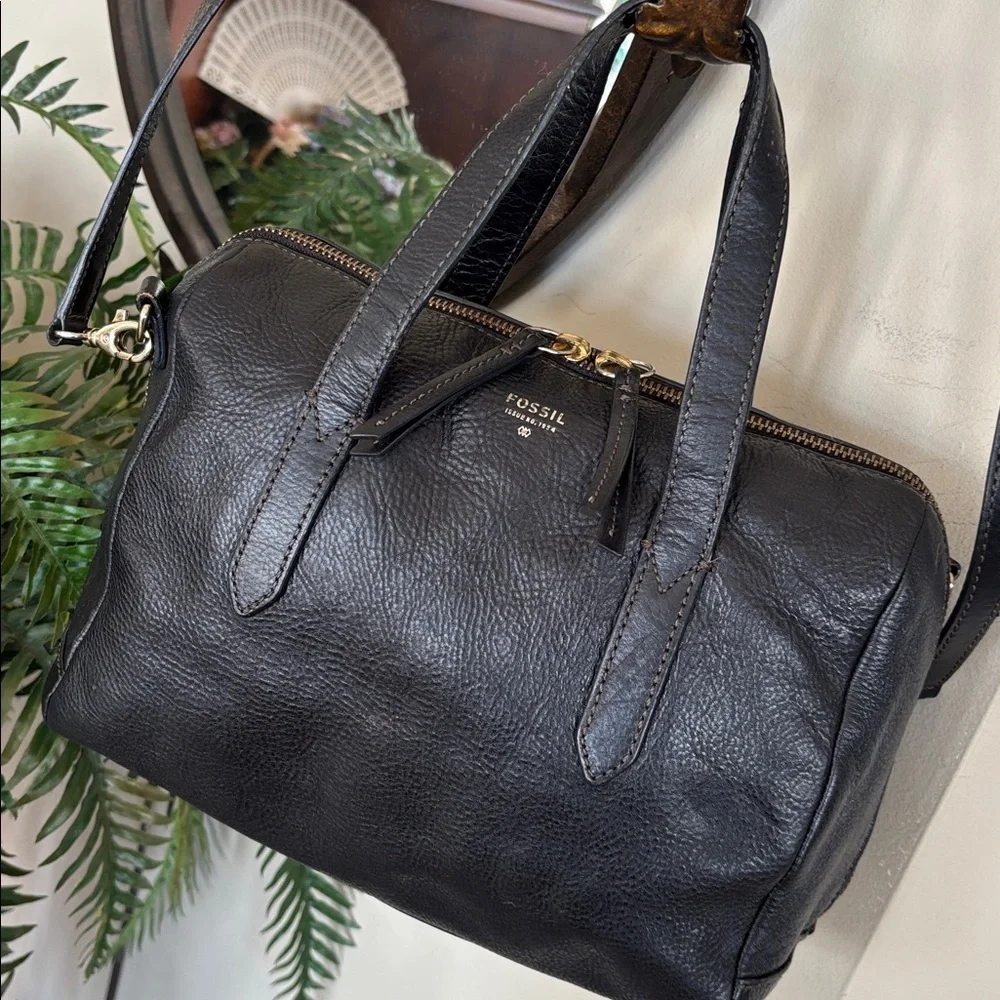 Fossil Genuine Leather Black Sydney Satchel Zippered Handbag Crossbody Purse